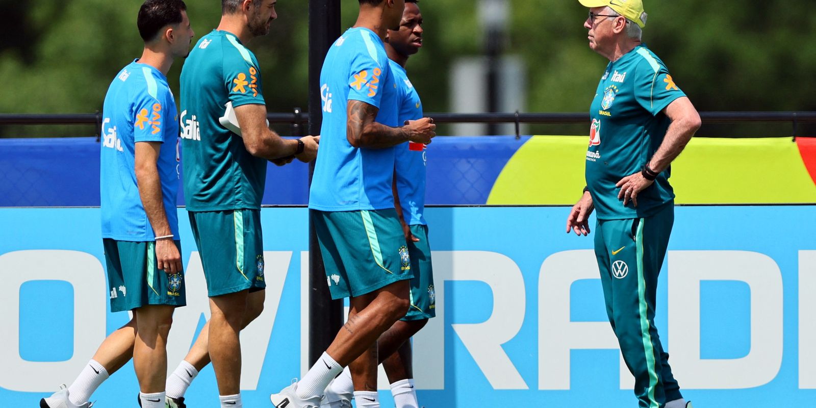 ainda-sem-raphinha,-brasil-inicia-preparacao-para-as-oitavas-de-final