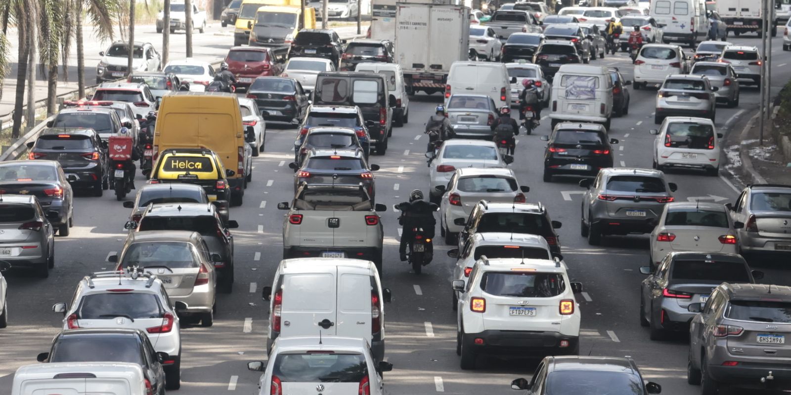 paralisacao-de-trens-causa-congestionamento-nas-ruas-de-sp