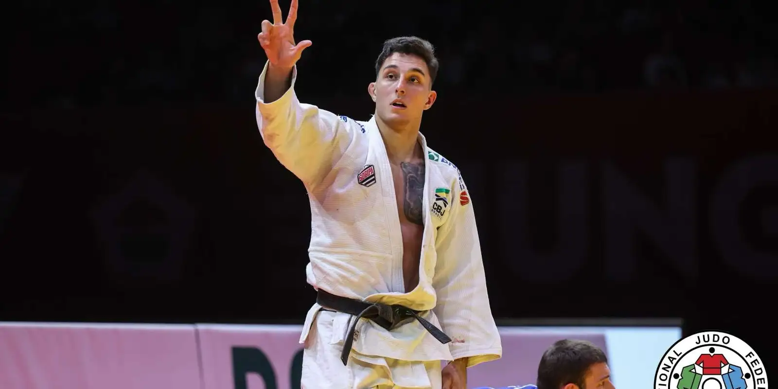 guilherme-schimidt-e-ouro-e-pais-fecha-grand-slam-de-judo-com-3-podios