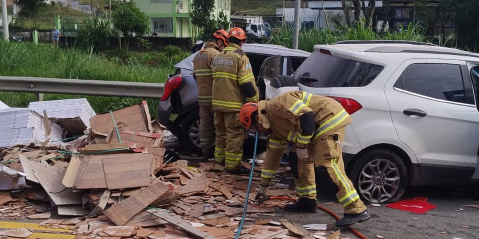 acidente-na-br-393,-no-rj,-deixa-cinco-mortos-e-nove-feridos