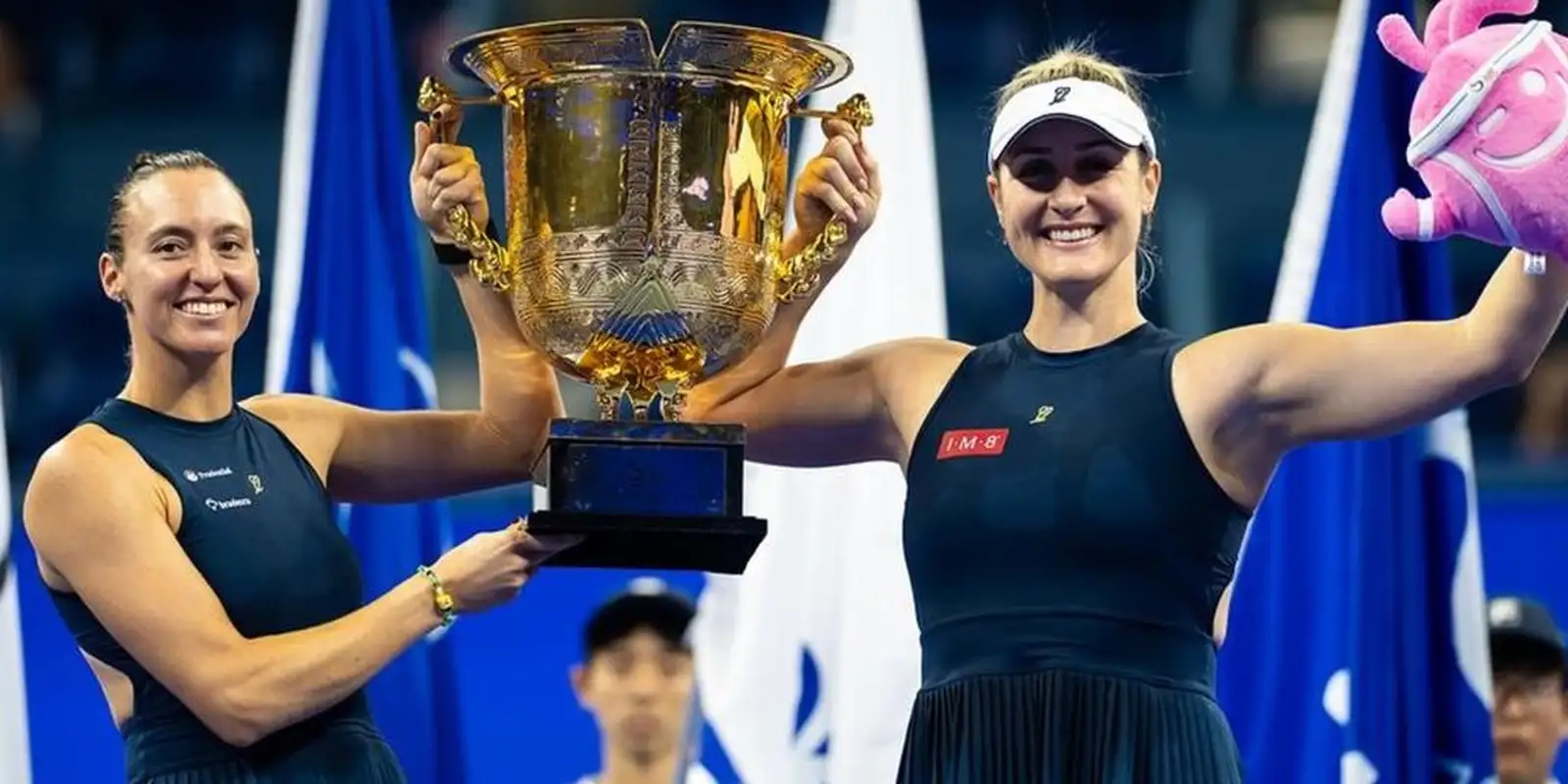 dupla-de-stefani-fatura-wta-1000-de-pequim,-o-5o-titulo-na-temporada