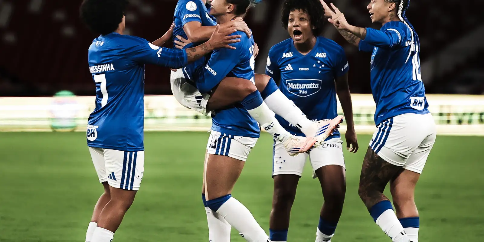 libertadores-feminina:-cruzeiro-resiste-a-altitude-e-vence-na-estreia